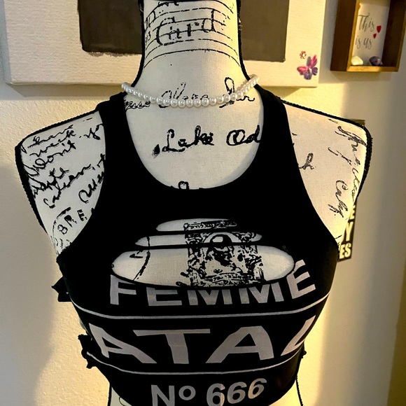 Femme fatale crop top super sexy size small 🔥🔥🔥🔥 - Picture 5 of 8